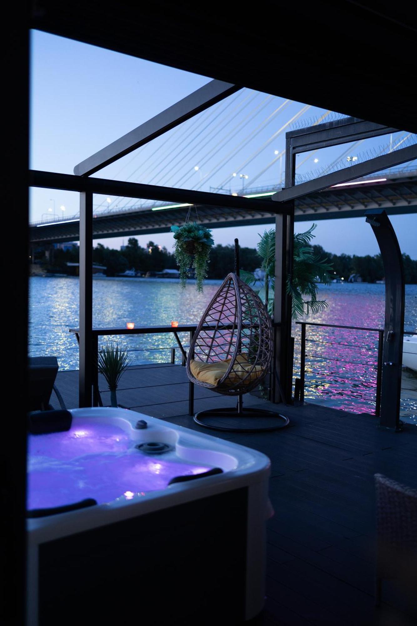 Ada Moment Splav- Kuca Na Reci Beograd- Floating House On Sava River ,Belgrade Exterior photo