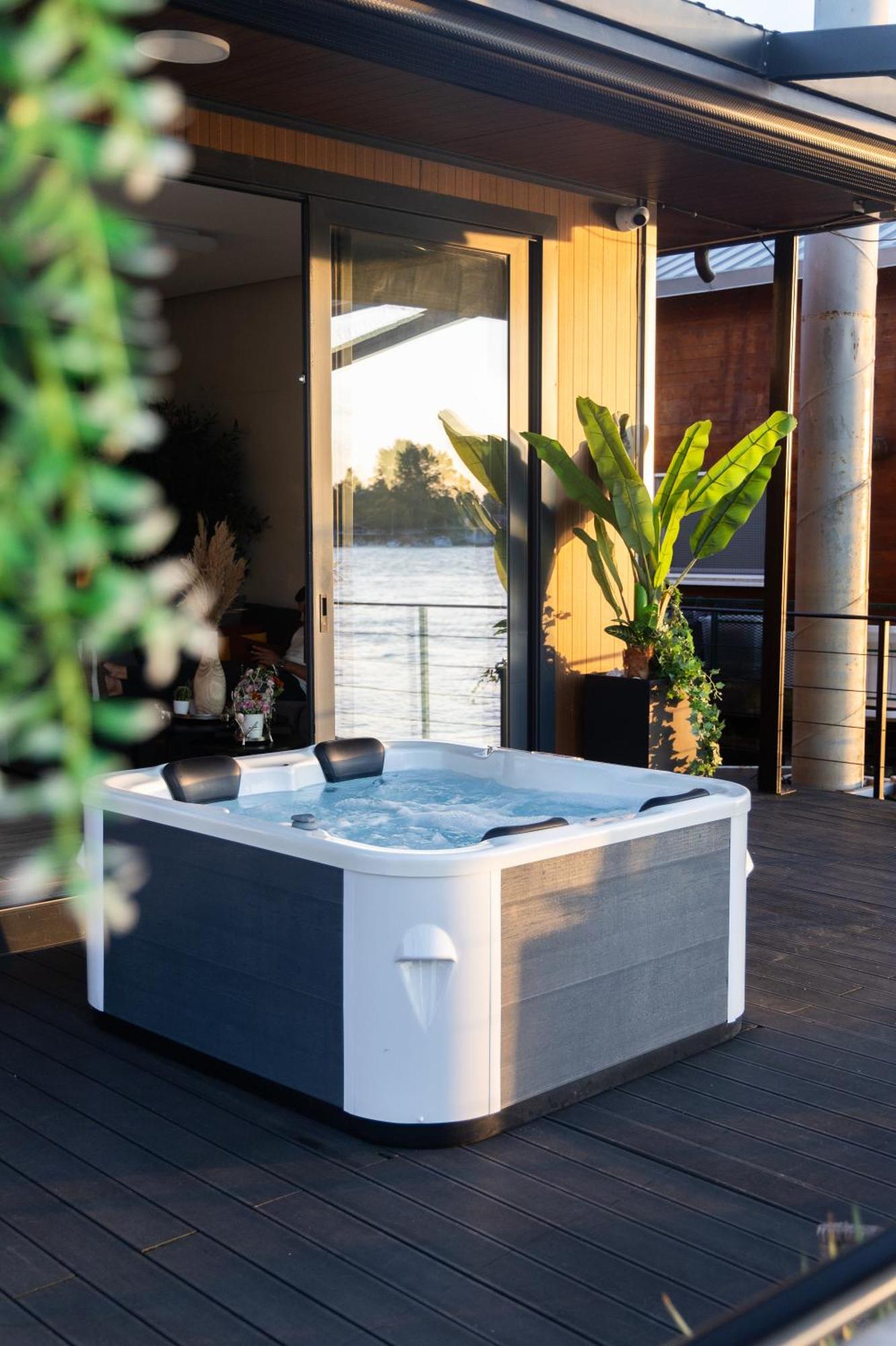 Ada Moment Splav- Kuca Na Reci Beograd- Floating House On Sava River ,Belgrade Exterior photo